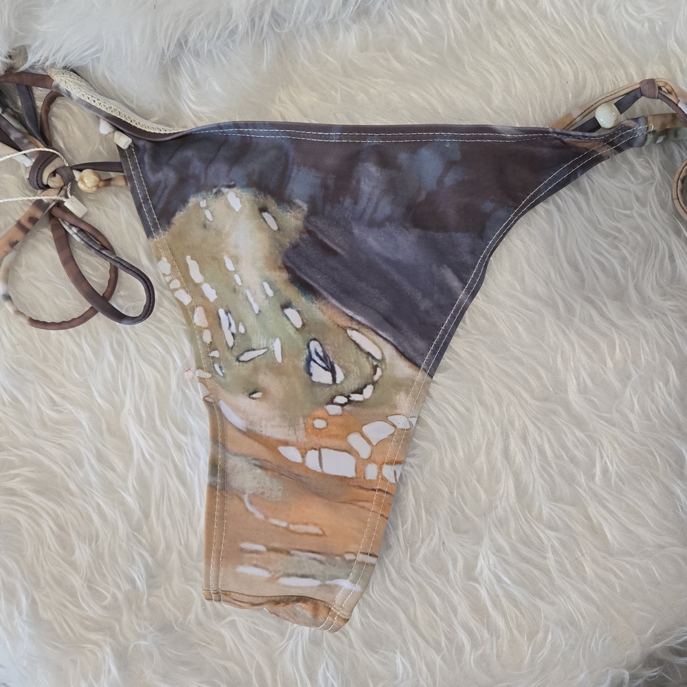 Chic Abstract Bikini Bottom - Picture 4 of 4